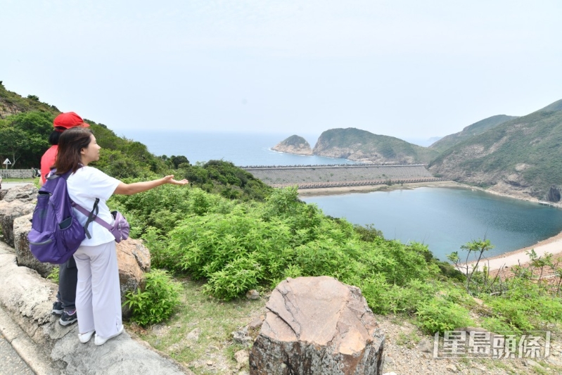 五一黄金周前夕，游客到西贡万宜水库东坝行山。1
