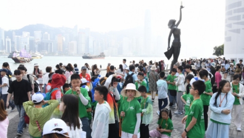 尖沙咀星光大道人头涌涌 尖沙咀星光大道人头涌涌