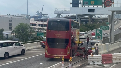 西九龙高速公路“自我推广”的城市巴士撞到了