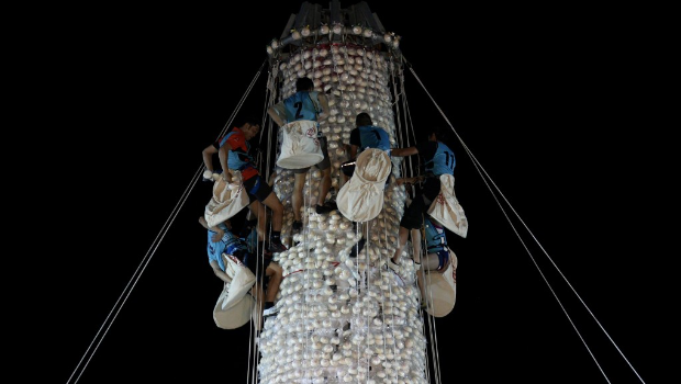 图为去年抢包山决赛盛况。 图为去年抢包山决赛盛况。