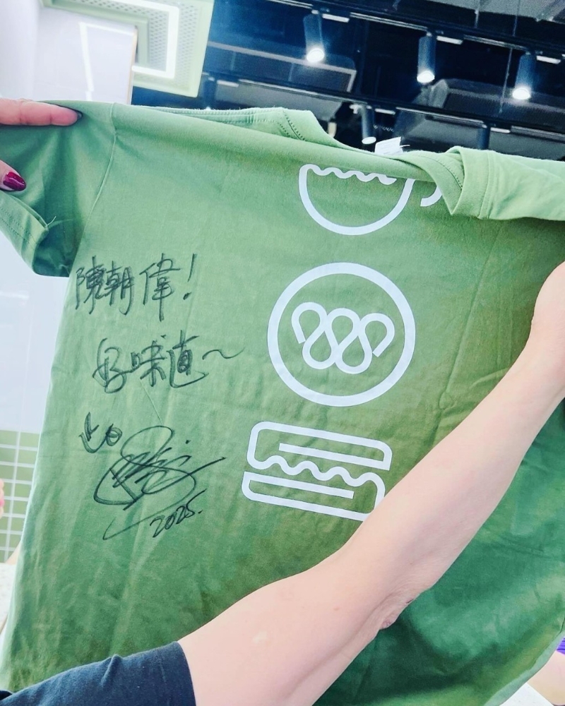 陈奕迅亦有签名留念，表现相当亲民。（图片来源：永顺食店）