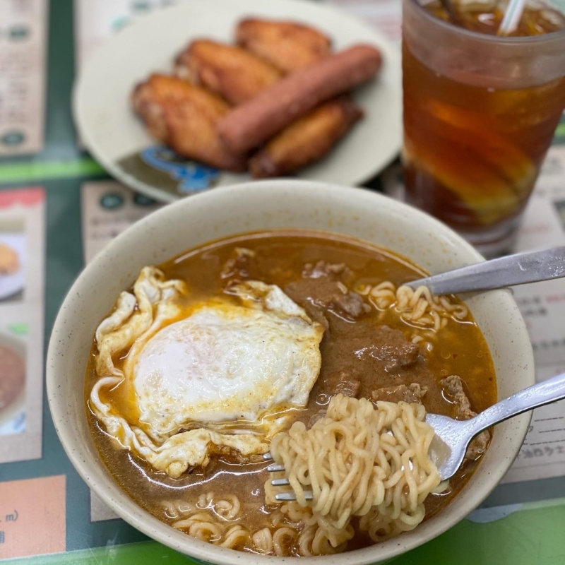 永顺食店公开Eason的心水配搭，透露他点了沙嗲牛肉面配猪扒以及热奶茶。（图片来源：永顺食店）