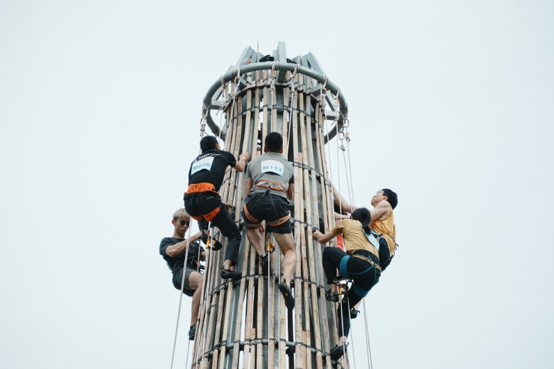 图为今年选手试攀包山。