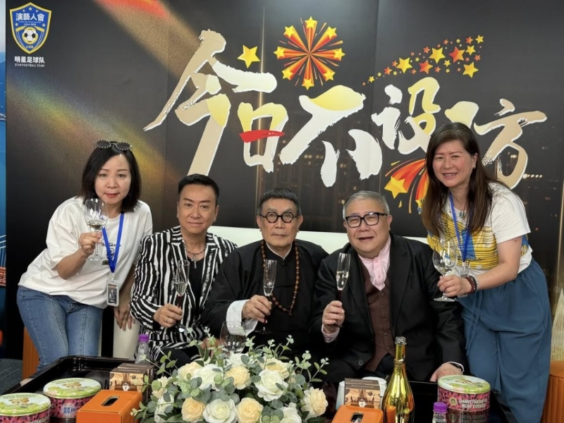 刘锡贤近日宣布，将与刘永、刘少君一起主持节目《今日不设防》。