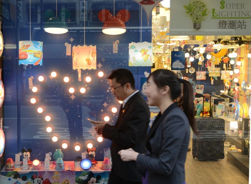 有学者建议市民节省用电,为减碳努力。 有学者建议市民节省用电,为减碳努力。