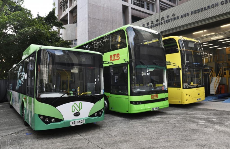 政府近年资助巴士公司购买电动巴士。 政府近年资助巴士公司购买电动巴士。