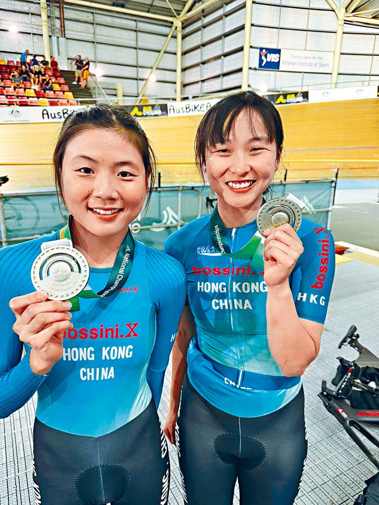 (右:李思颖、左:梁颖仪 ) 经常一同参加比赛。 资料图片 (右:李思颖、左:梁颖仪 ) 经常一同参加比赛。 资料图片