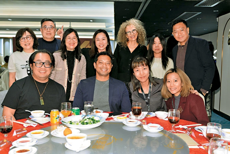 多位来自世界各地的“文化领袖论坛2025”讲者,再次聚首于40周年交流聚餐,连结海内外艺术同业。 多位来自世界各地的“文化领袖论坛2025”讲者,再次聚首于40周年交流聚餐,连结海内外艺术同业。