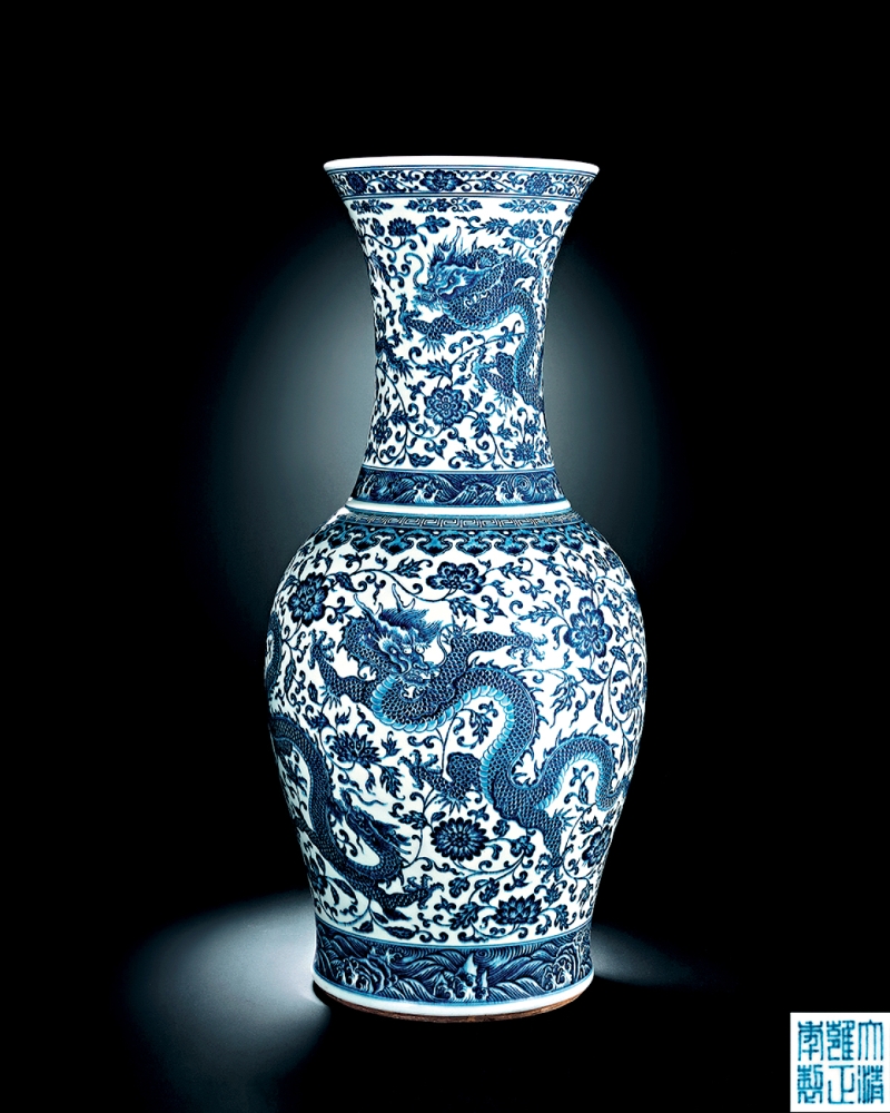 清雍正 青花穿花龙纹大凤尾尊 “大清雍正年制” 成交价：1,920万港元