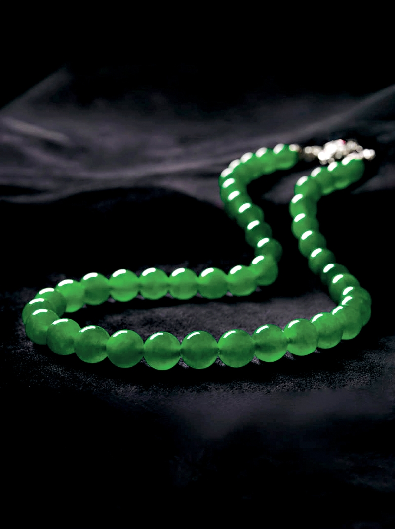 天然帝王绿翡翠珠配红宝石及钻石项链 附香港玉石鉴定中心证书 成交价：3,600万港元