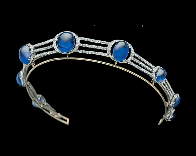 约1921年面世的Chaumet项链或头饰，铂金制造镶嵌、蓝宝石、钻石。