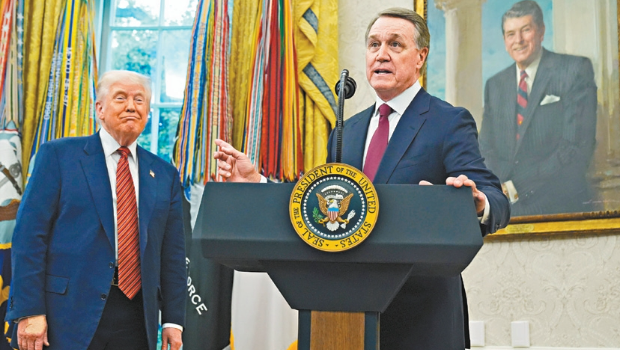 美国驻华大使珀杜于白宫宣誓就职