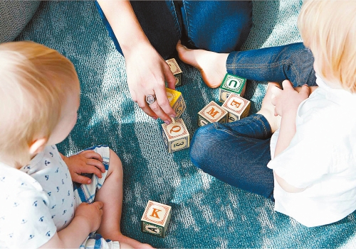 众议院共和党人公布税收法案部分内容,包括增加子女退税(CTC),将从2000元增至2500元。 Unsplash图片 众议院共和党人公布税收法案部分内容,包括增加子女退税(CTC),将从2000元增至2500元。 Unsplash图片