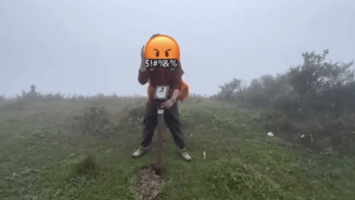 未经许可，大陆男性麦克劳（Macleho）卸下了量规