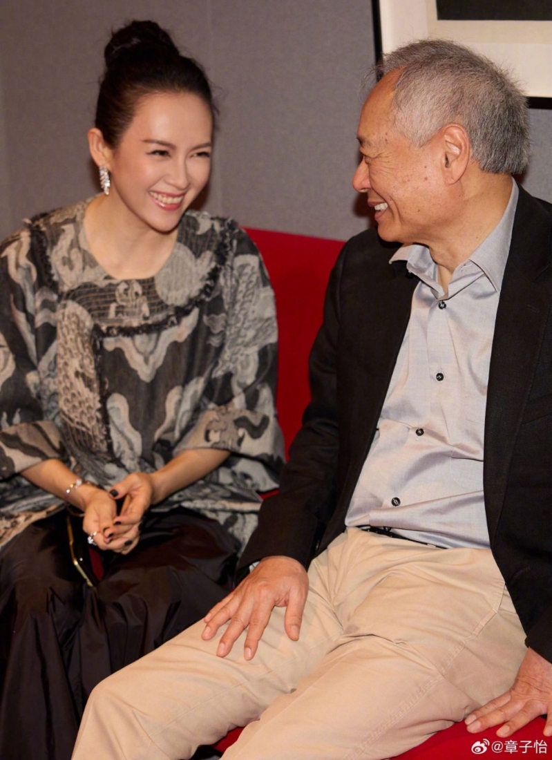 章子怡公开了3张与李安的合照。