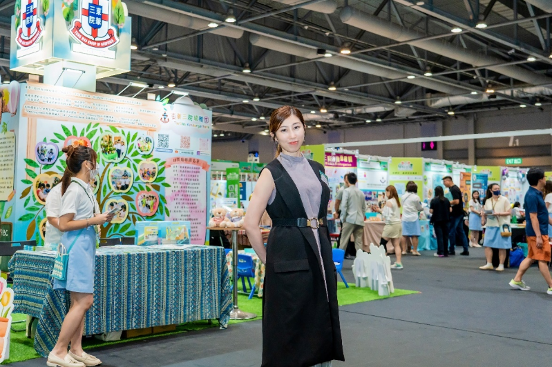 星岛新闻集团作为协办机构，星岛新闻集团广告及业务发展部执行副总经理苏美芳女士希望携手推动香港学校展区，期望向大湾区以至海外国际展示香港教育优势。