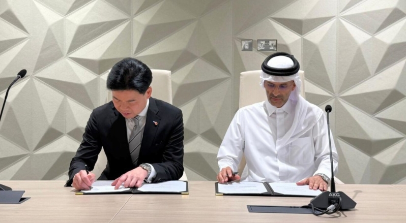 律师会会长汤文龙与卡塔尔国际调解仲裁中心董事会副主席Thani Al Thani代表双方机构签署谅解备忘录。 （律师会提供）1