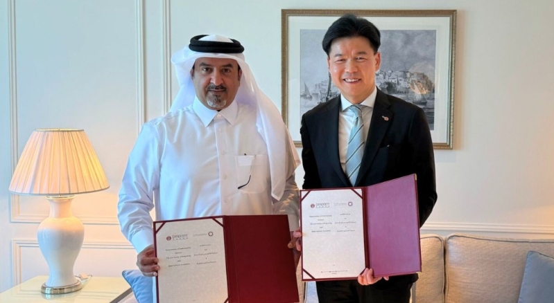 律师会会长汤文龙与卡塔尔律师协会主席Mubarak Al Sulaiti代表双方机构签署谅解备忘录。 （律师会提供）