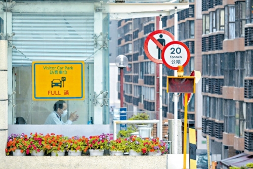 保安业人手紧绌，很多员工以薪代假。