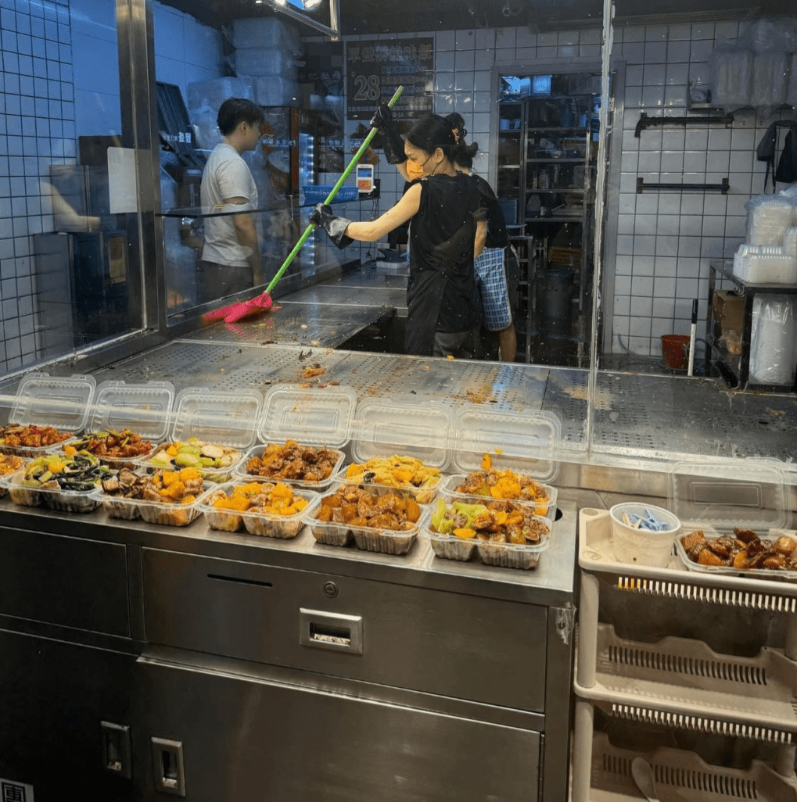 疑似为清理铺面准备收铺