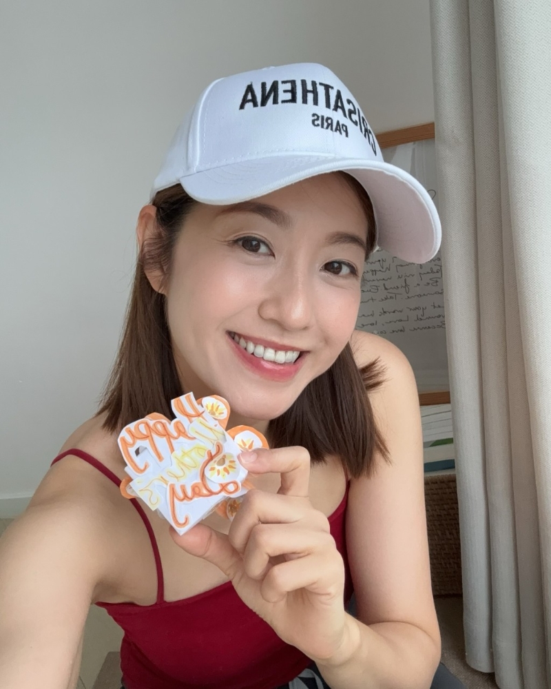 陈自瑶晒女儿自制的母亲节礼物。