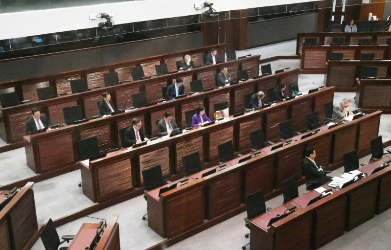 小组委员会分3节会议，时长逾5小时，议员提问超过150条。