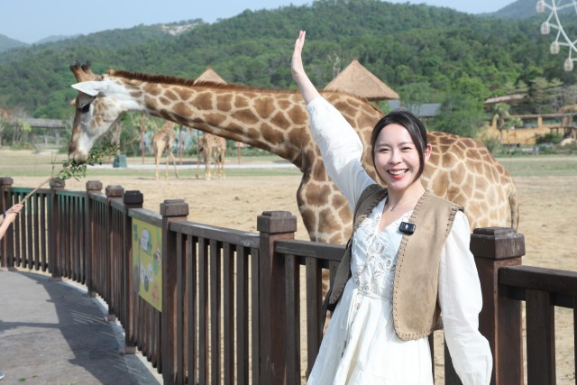 近距离跟动物互动 森林王国巡游 近距离跟动物互动 森林王国巡游