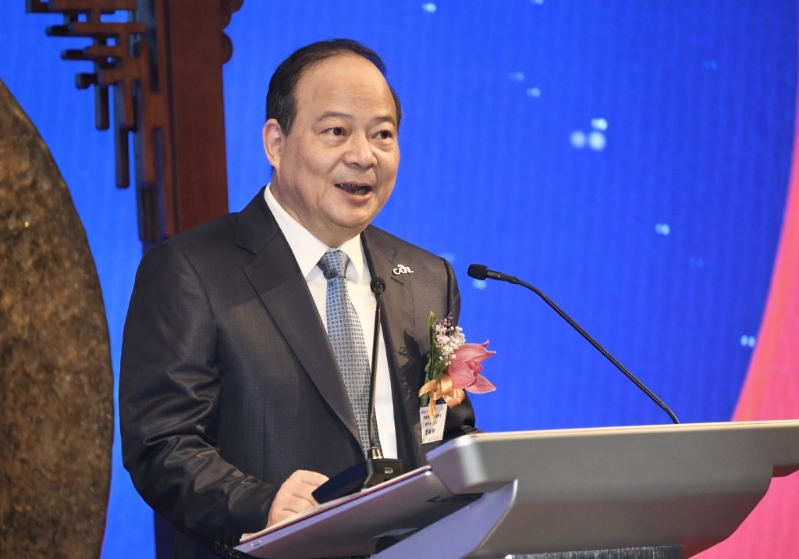 宁德时代董事长曾毓群表示,是次在港上市意味公司更加融入全球资本市场,亦是推动全球零碳经济的新起点。 宁德时代董事长曾毓群表示,是次在港上市意味公司更加融入全球资本市场,亦是推动全球零碳经济的新起点。