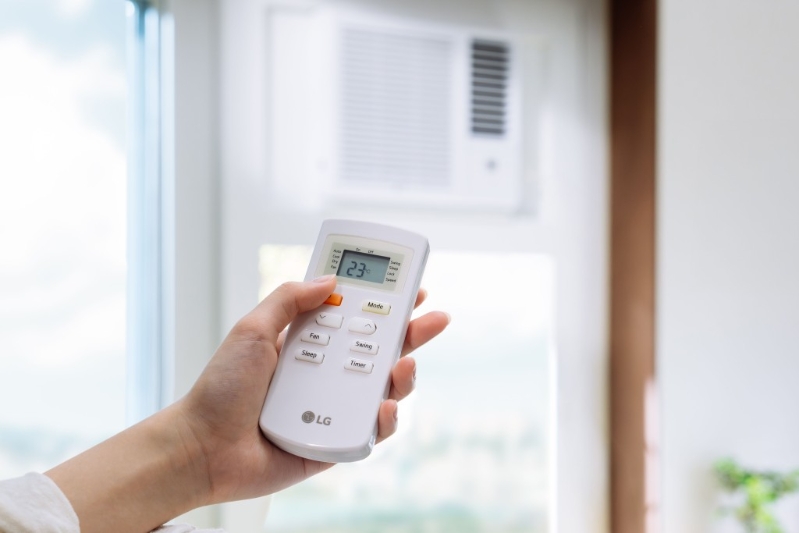 抽湿模式能有效降低室内湿度，保持干爽舒适，而自动运行模式则根据环境变化调整运作。