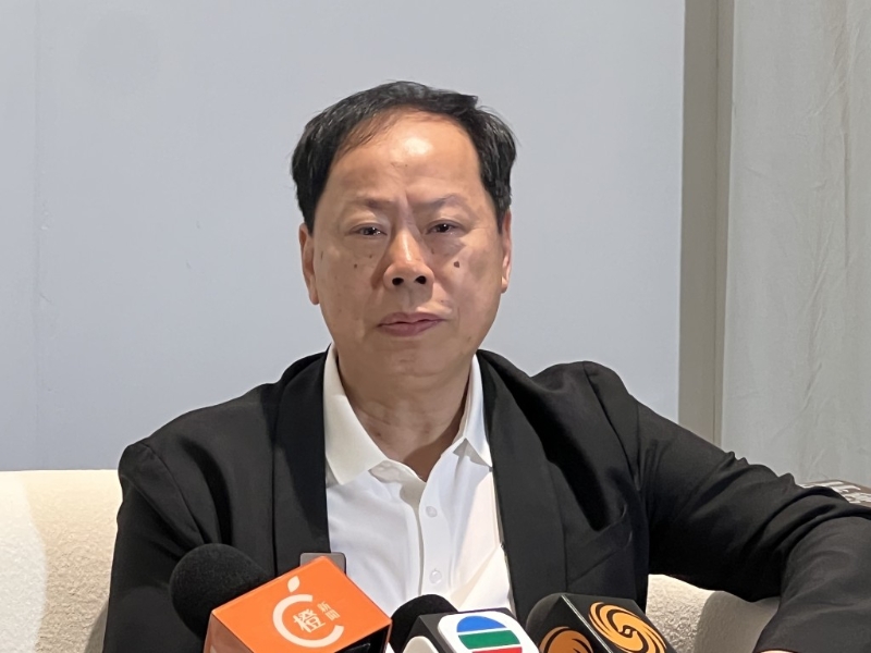 广东省文联主席李劲堃表示，希望通过两地的策展人把更多的美术作品传递给不同的地区的人。