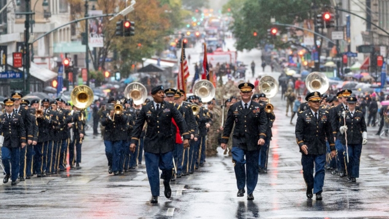 在纽约举行的退伍军人节游行。 在纽约举行的退伍军人节游行。