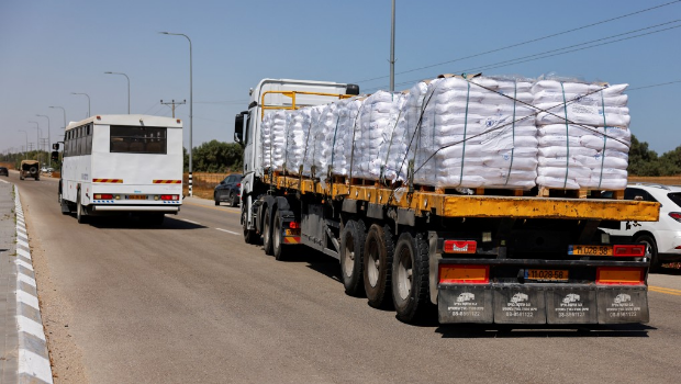 以军允许100辆援助物资货车进入加沙,联合国称民众未获物资。 以军允许100辆援助物资货车进入加沙,联合国称民众未获物资。
