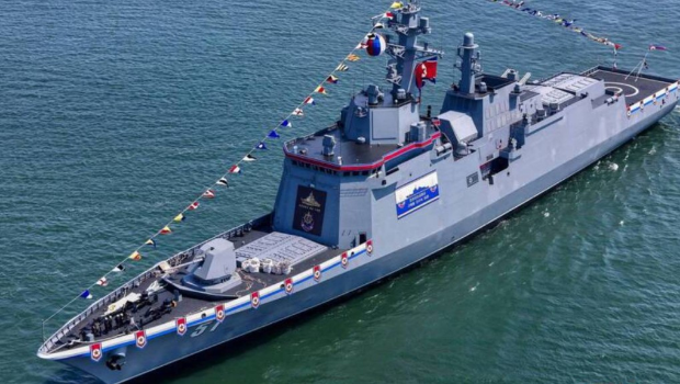 4月底亮相的朝鲜新驱逐舰崔贤号。