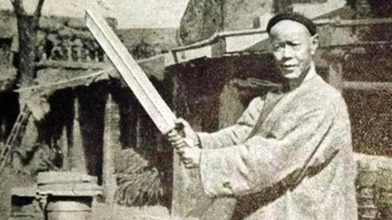 满清最后一名刽子手邓海山。