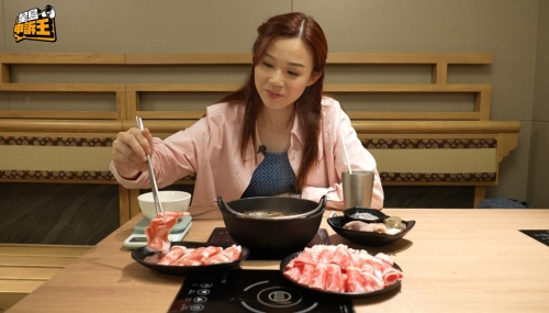 记者Rachel扮成食客到餐厅内挑战。