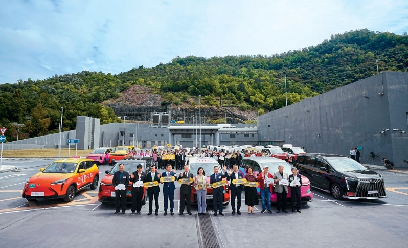 早前5支的士车队亮相见传媒。资料图片