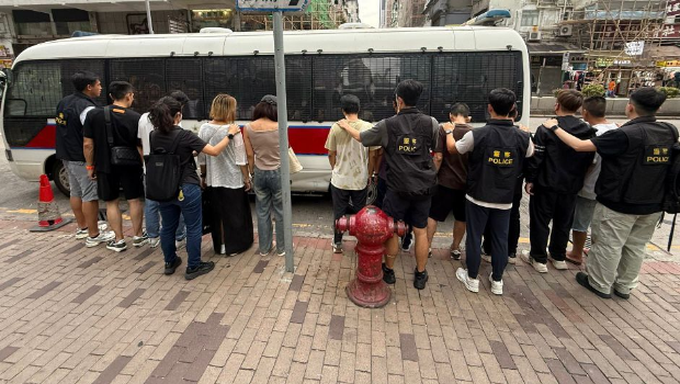 被捕人士带署调查。