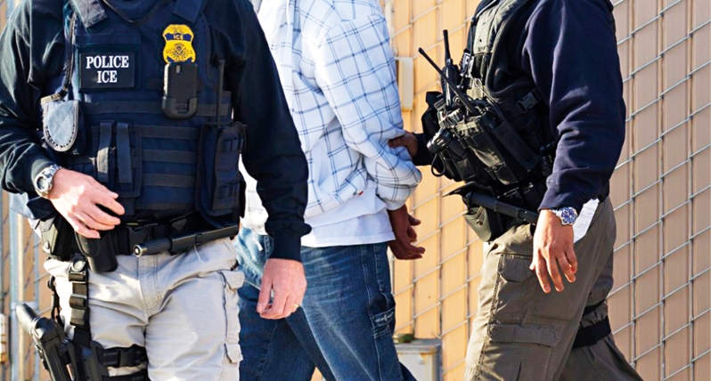 特朗普政府推行严厉移民政策后，已在联邦各级法院面对多宗诉讼，也屡屡遭遇挫折，目前各级法庭目前正审理至少6宗移民案件。 美联社