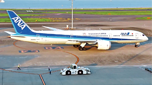 突然，乘客打开了逃生门并征服了，安娜飞往德