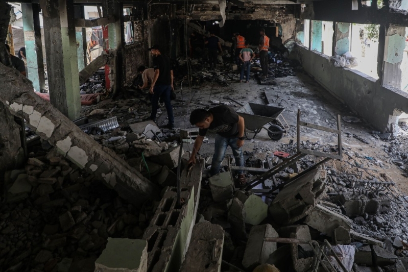 加沙城贾贾维学校遭以军轰炸，沦为废墟，酿36人死亡。新华社