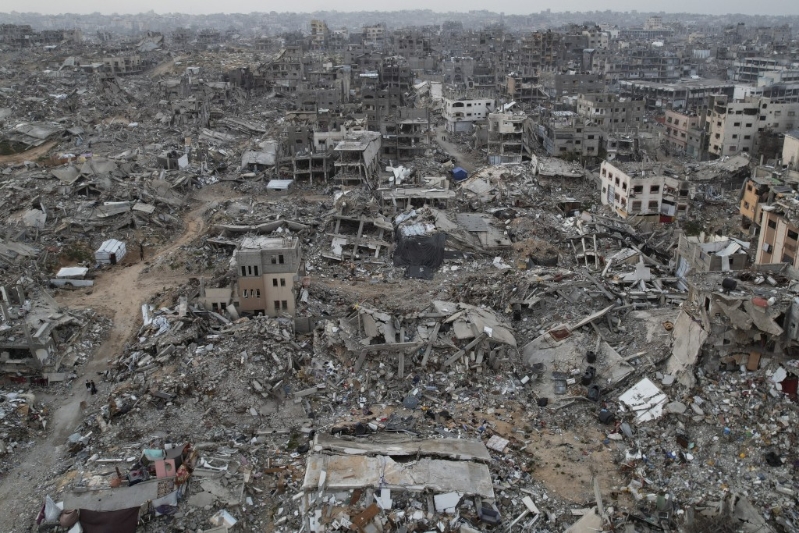 以军狂轰滥炸下，加沙已成废墟。 美联社.jpg