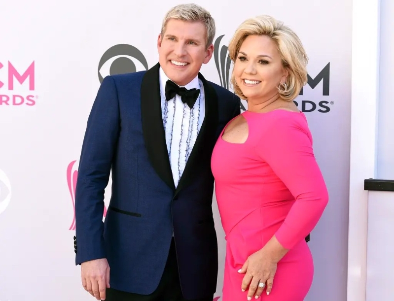 真人秀克里斯利最懂的克里斯利夫妇（Todd and Julie Chrisley）因诈贷3千万美元而被判处重刑，但是他们已获得特朗普的特赦。 美联社