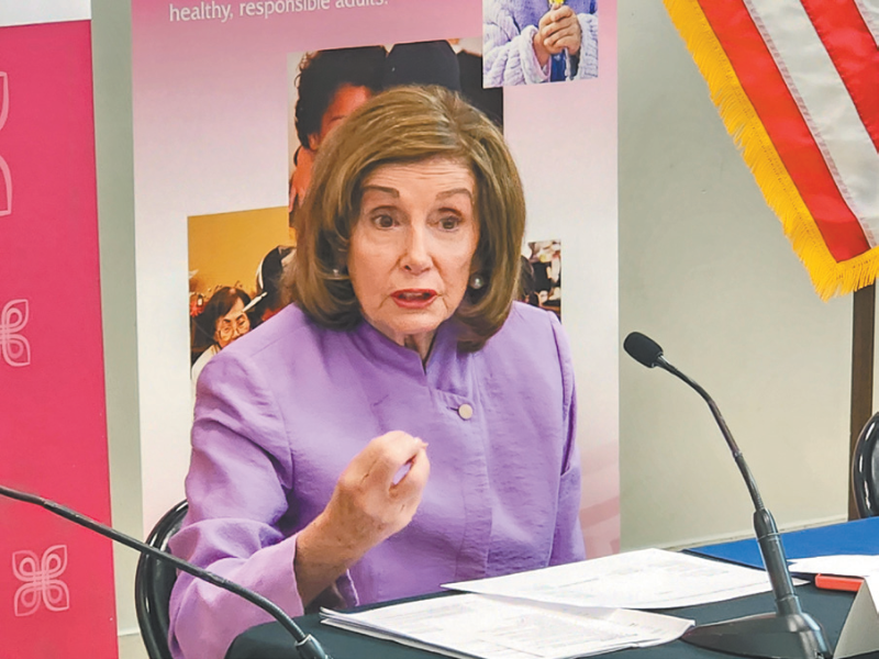 佩洛西：特朗普“偷走穷人并帮助富人”并纠正