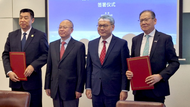 合作框架协议在中国民用航空局副局长韩钧及香港民航处处长廖志勇共同见证下，由航空学院校长李天柱与中国民用航空飞行学院院长关立欣签署。