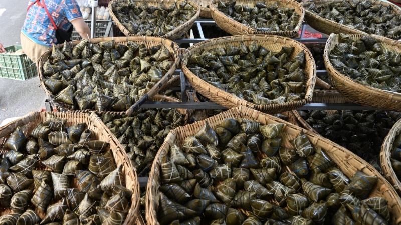 四川成都马鞍东路的“粽子一条街” 四川成都马鞍东路的“粽子一条街”