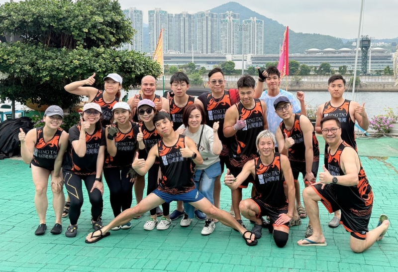 星岛龙舟队练习时合照。
