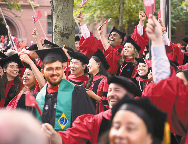 特朗普撤销中国留学生签证,遭批背叛美核心价值。图为周四哈佛大学毕业礼。 特朗普撤销中国留学生签证,遭批背叛美核心价值。图为周四哈佛大学毕业礼。