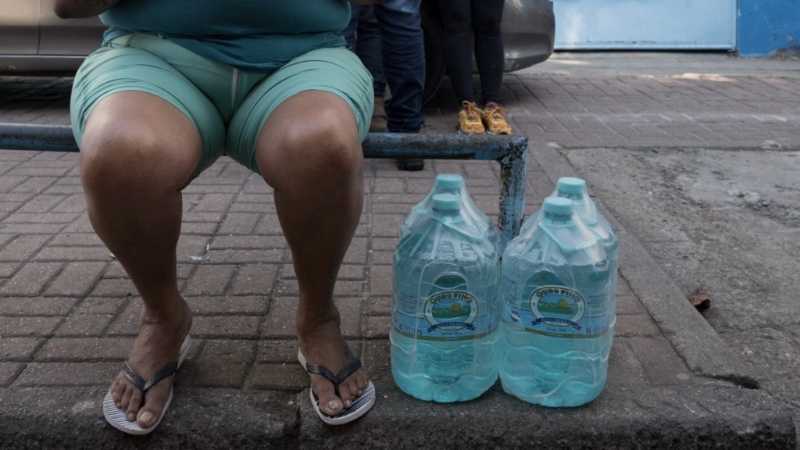 峇里岛的瓶装水生产商明年起只可生产1公升以上的包装。