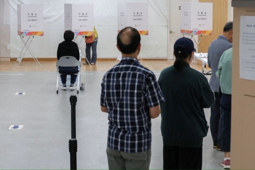 韩国3日举行大选，至当地时间晚上7时，投票率已超越上届的总投票率。路透社