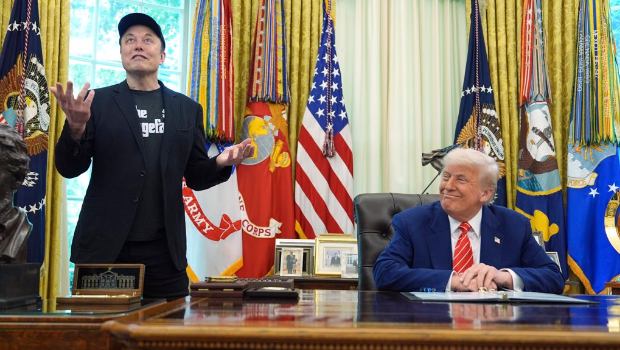 面对亲密伙伴马斯克突然攻击大而美法案，特朗普总统暂时保持冷静。